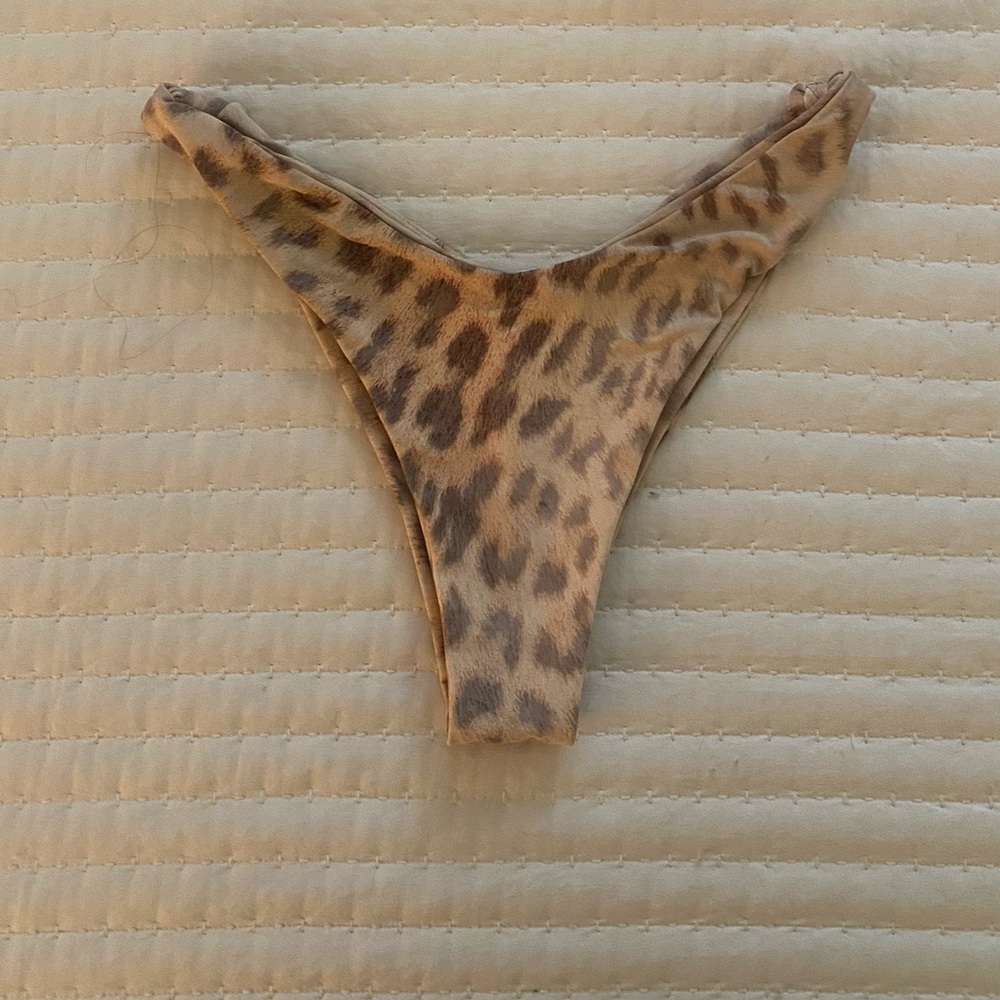 Skatie leopard print swim set. Ella top and Suzanne bottom. Both XS